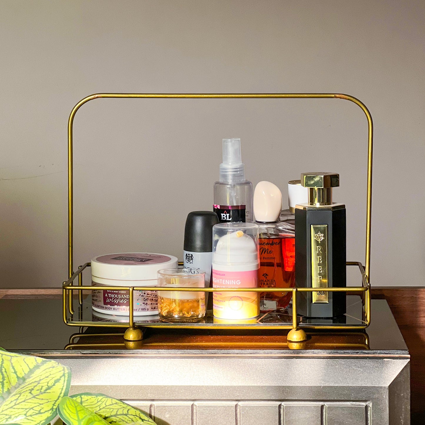 Golden Arc Vanity Stand by Matrix
